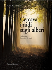 Cercava i nidi sugli alberi