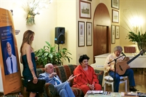 da sx Luciano De Crescenzo, Marisa Laurito, Carlo Missaglia -Foto Mario Mele
